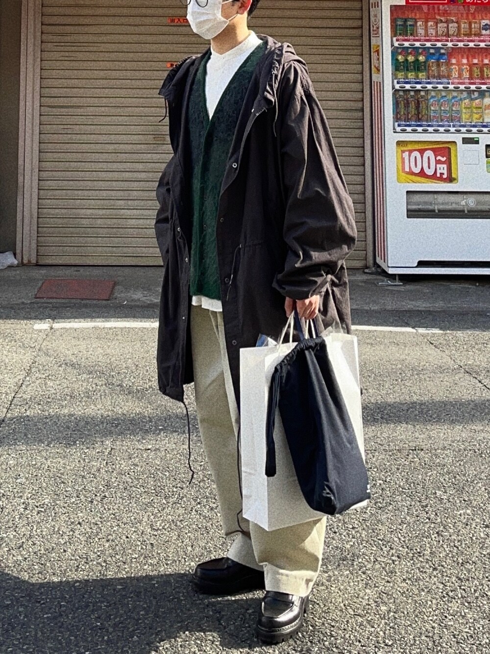 「ミリタリー、ミリタリーコーデ、キレイめ、きれいめカジュアル、スノーパーカー、yoke、yoketokyo、STUDIONICHOLSON、graphpaper、military、berwick1707、白パンツ、ドメブラ、ootd、いいね、save、フォローお願いします🤑」｜「スノーパーカーのアイテム（その他アウター、グレー系）」を使った、まえださん（メンズ・170cm）の冬コーディネートの1枚目の写真
