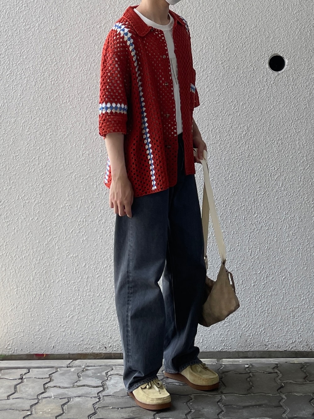 「春夏コーデ、クロシェ編み、オレンジコーデ、デニム、デニムコーデ、メッシュニット、クラークス、ワラビー、mensfudge、FUDGE、CLUEL、CLUEL homme、きれいめカジュアル、カーディガンコーデ、いいね、save、フォローお願いします🤑」｜「JOURNAL STANDARD relumeのCALIFORNIA クロシェアミ 半袖ニット"LINE"（シャツ/ブラウス、ブラウン系）」を使った、まえださん（メンズ・170cm）の春コーディネートの1枚目の写真