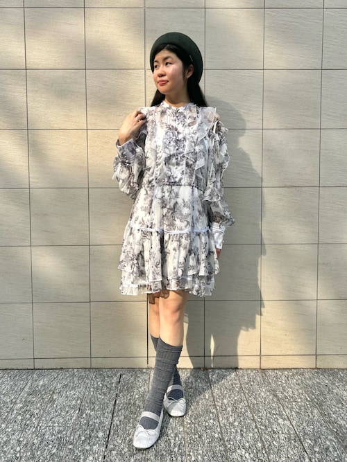 SNIDEL プリントフリルシフォンミニワンピ グレー 1 SNIDEL（スナイデル）の「プリントフリルシフォンミニワンピース