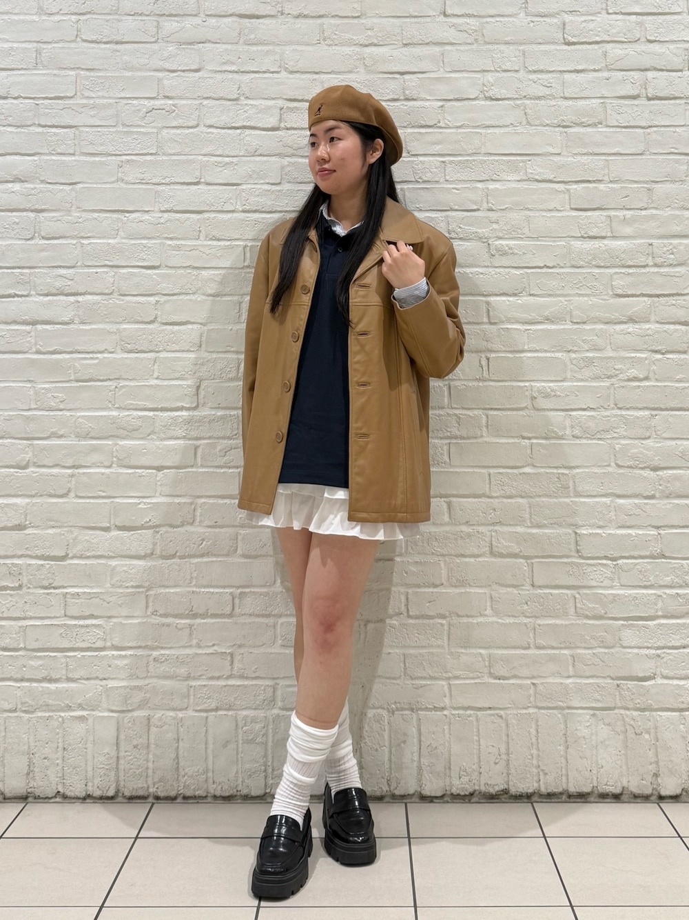「古着MIX、レザージャケット、レザー、春コーデ、秋コーデ、miu系穿搭、ユニクロ、ハンチング、シャツ、ポロシャツ、ティアードスカート、スカート、ガーリー、ローファー、キャメル」｜「KANGOLのKANGOL SMU TROPIC GALAXY（ハンチング/ベレー帽、ベージュ系）」を使った、.*Shiori*.さん（レディース・163cm）の春コーディネートの1枚目の写真