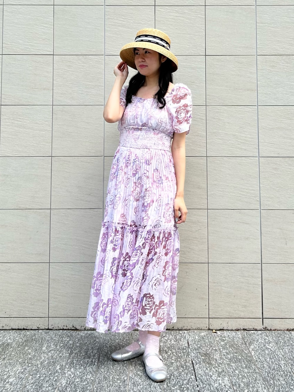 「夏コーデ、ワンピース、フェミニン、お出かけコーデ、キレイめ、大人かわいい、麦わら帽子、ガーリー、大人ガーリー、ピンク、リボン、ストローハット、帽子、パープル、花柄」｜「Chapeau d' OのChapeau d' O  Straw-B Casablanca Logo / シャポードオー（ハット、ブラック系）」を使った、.*Shiori*.さん（レディース・163cm）の夏コーディネートの1枚目の写真