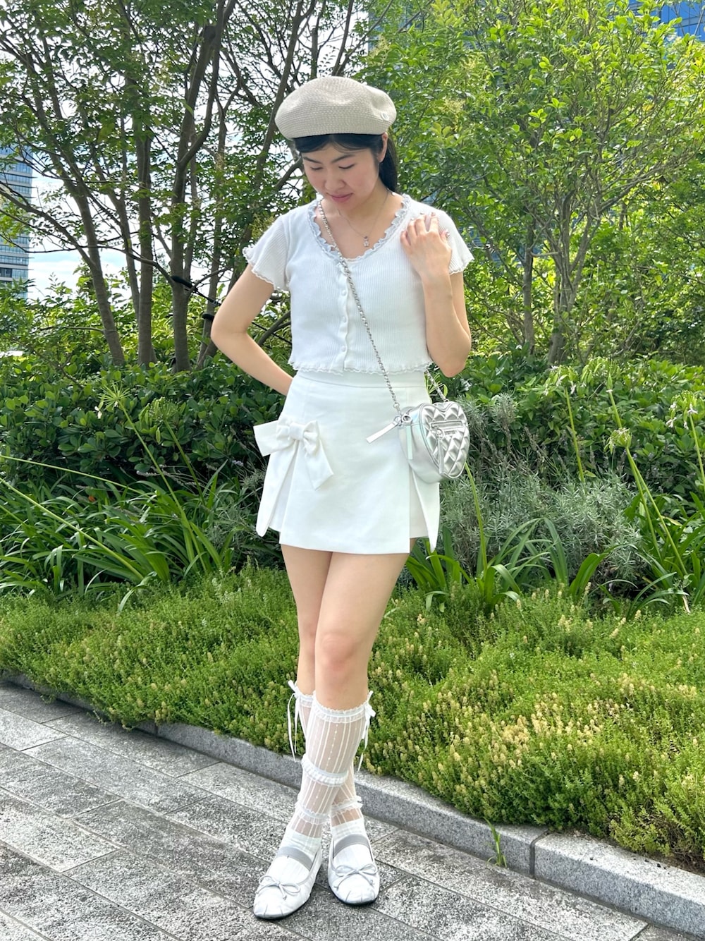 「夏コーデ、ショルダーバッグ、フリル、プチプラ、ライブコーデ、韓国ファッション、中国ファッション、オールホワイト、ホワイト、ホワイトコーデ、ガーリー、ガーリーコーデ、バレエシューズ、バレエシューズ×ソックス、ベレー帽」｜「Chapeau d' OのChapeau d' O Silk Braid Beret / シャポードオー（ハンチング/ベレー帽、ベージュ系）」を使った、.*Shiori*.さん（レディース・163cm）の夏コーディネートの1枚目の写真