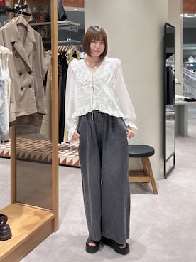 「LOWRYS FARM（ローリーズファーム）のレースフリルブラウス　1051754（シャツ/ブラウス、ホワイト系）」を使った、yuimaruさん（レディース・165cm）の夏コーディネート
