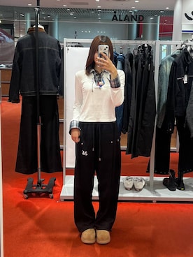 「デート/ロマンティック」｜「アイテム（スウェットパンツ）」を使った、yuichanさん（レディース・165cm）の秋コーディネート