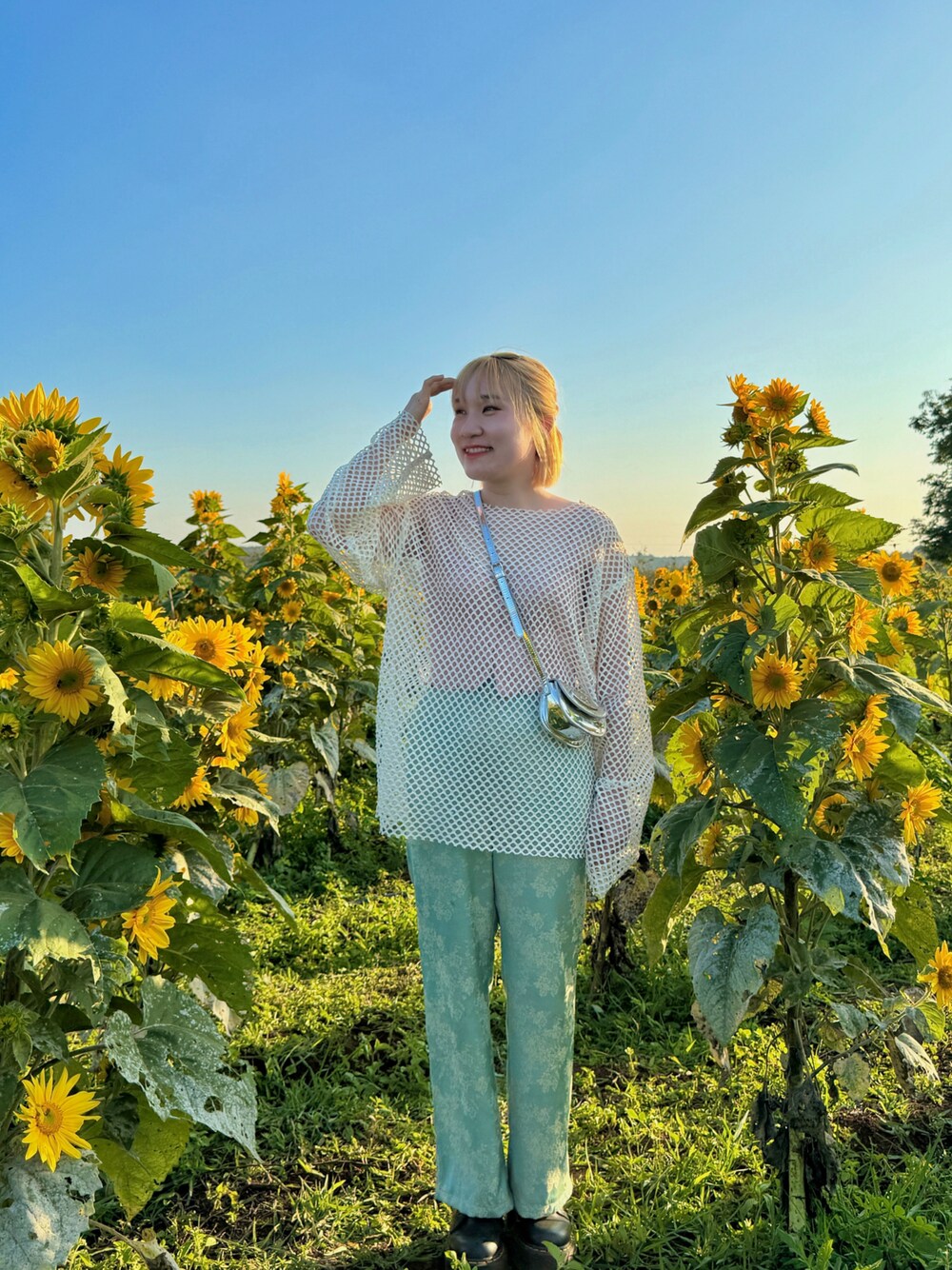 「sunflower、古着MIX」｜「jouetieのパンツ（その他パンツ、グリーン系）」を使った、Lexuanさん（レディース・156cm）の春コーディネートの1枚目の写真