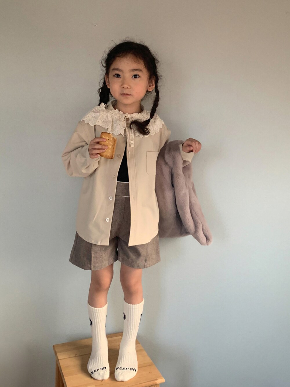 「ショートパンツ、秋のコーデ、休日スタイル、カジュアルコーデ、だから秋服が好き、プチプラ、くすみカラー」｜「Birthdayのアイテム（パンツ、ベージュ系）」を使った、いちふぅ姉妹さん（キッズ・110cm）の秋コーディネートの1枚目の写真