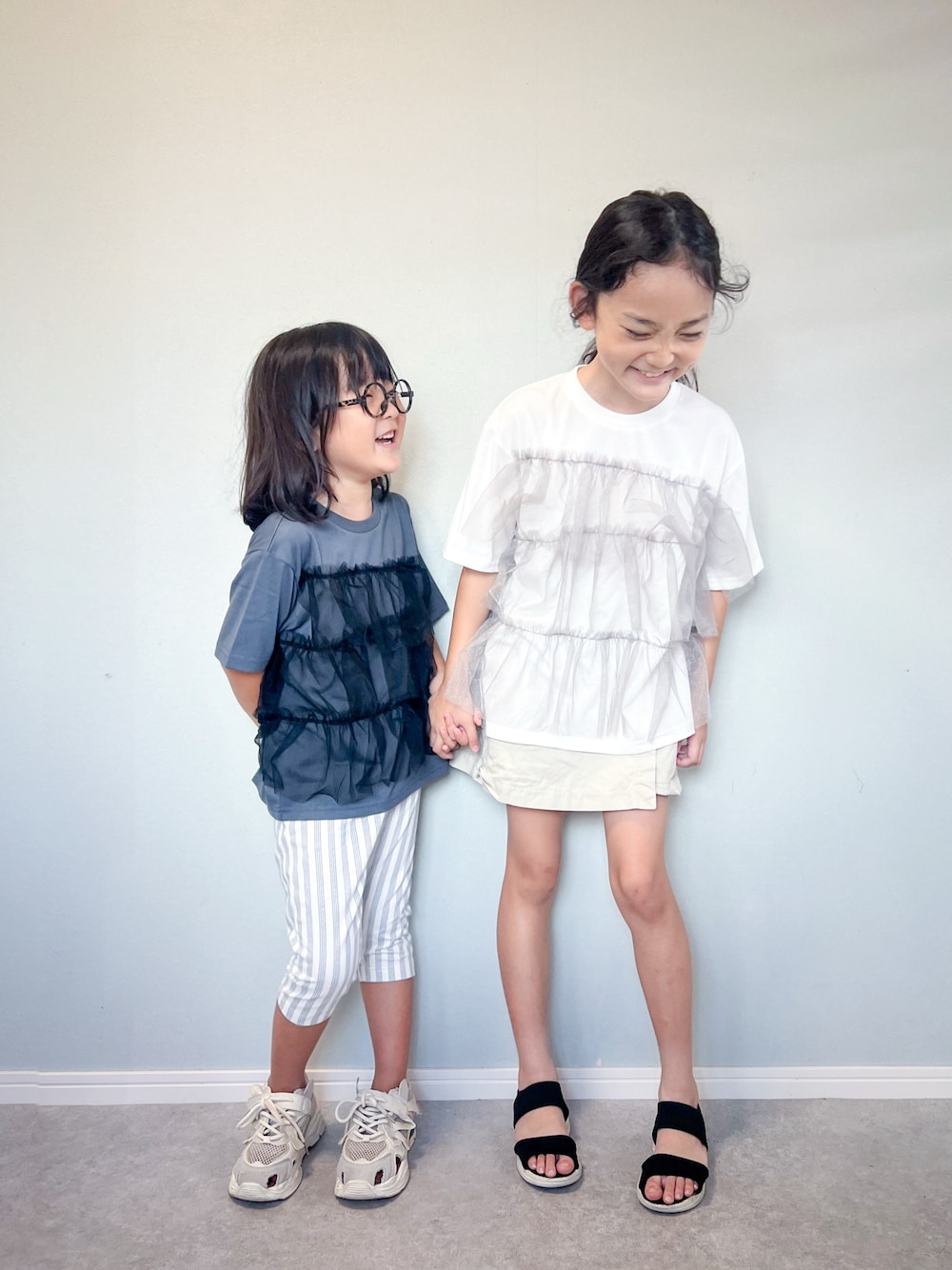「夏ルックで気分アップ、カジュアルコーデ、チュール、ガーリーコーデ、ユニクロ、プチプラ、夏コーデ、Tシャツ、サンダル」｜「JAM & LINKのランダムチュール 半袖Tシャツ（Tシャツ/カットソー、ホワイト系）」を使った、いちふぅ姉妹さん（キッズ・134cm）の夏コーディネートの1枚目の写真
