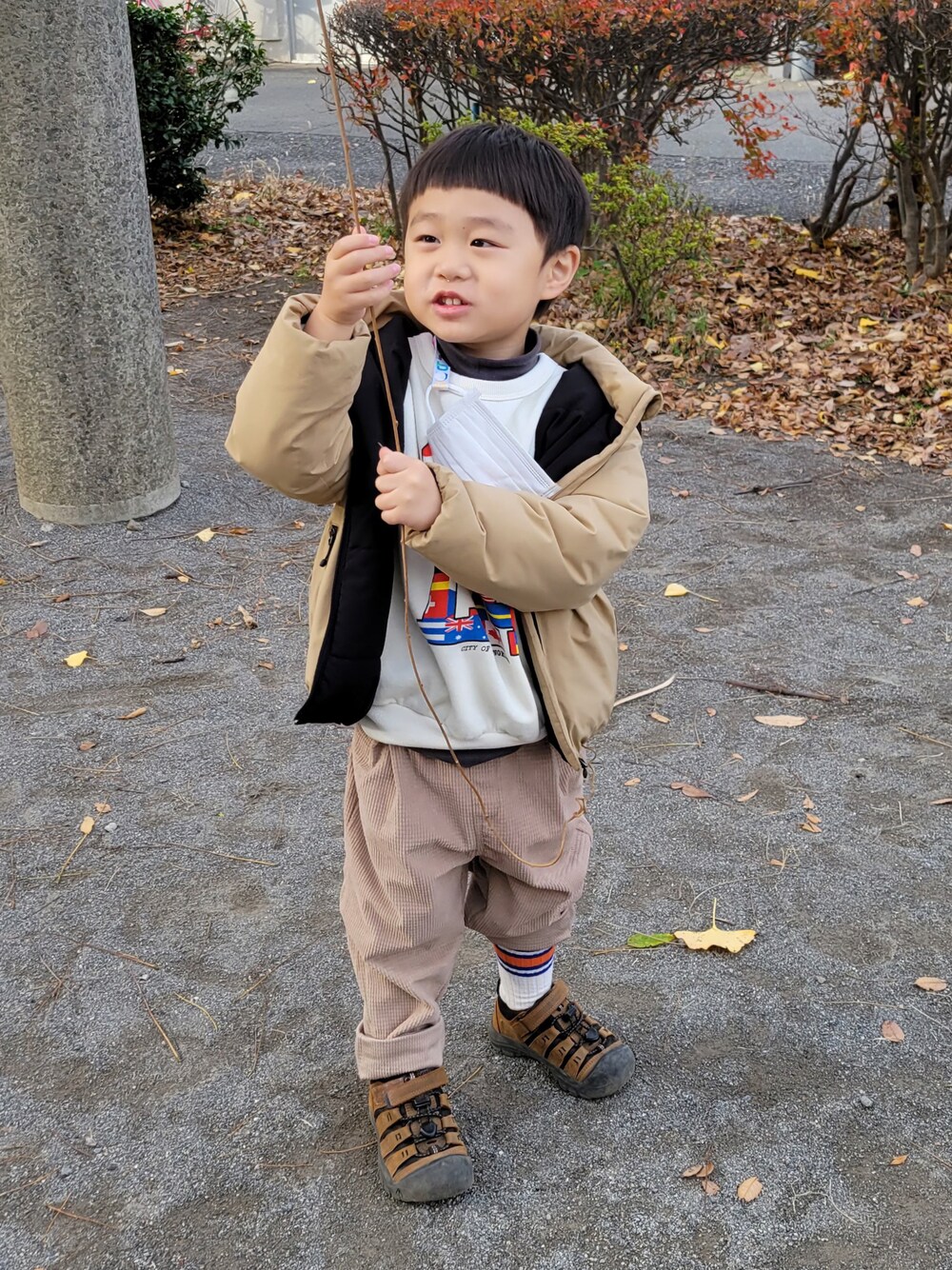「国旗柄、4歳３ヶ月、秋冬コーデ、ハイネック、コーデュロイパンツ、国旗、THE NORTH FACE」｜「THE NORTH FACEのNYJ82030/GE INSULATION JK（その他アウター、ベージュ系）」を使った、haru☺︎さん（キッズ・100cm）の冬コーディネートの1枚目の写真