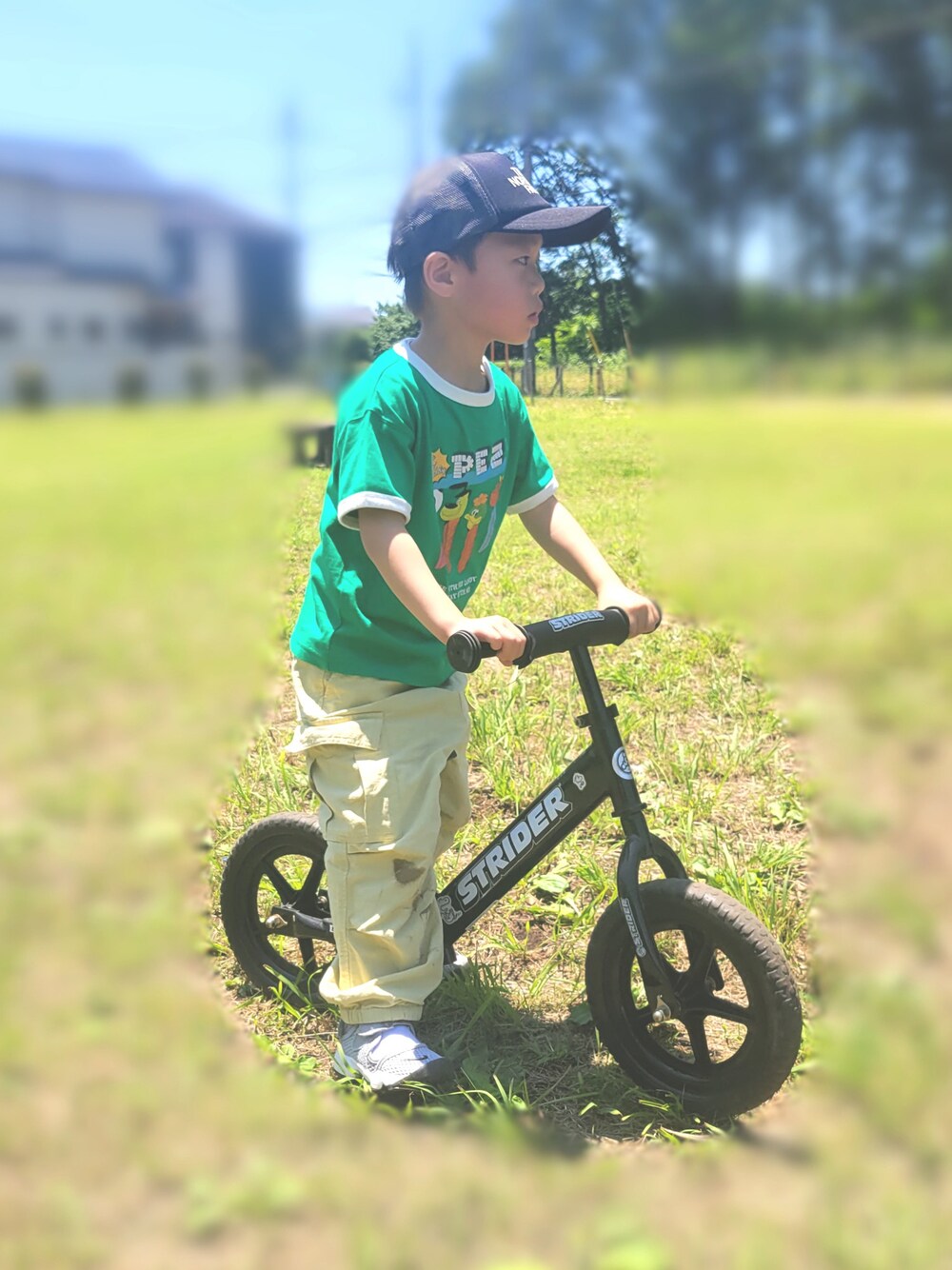 「このスタイルがお気に入り、エアリフト、キャップ、カーゴパンツ、PEZ、４歳9ヶ月」｜「こども ビームスのTHE NORTH FACE / キッズ ノベルティ ロゴ メッシュ キャップ 21（50～56cm）（キャップ、ブラック系）」を使った、haru☺︎さん（キッズ・100cm）の夏コーディネートの1枚目の写真