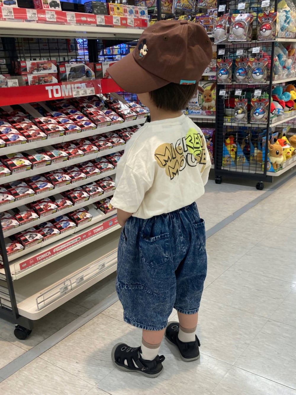 「keen、ZARA KIDS、birthday、ミッキーT、3歳0ヶ月、manina」｜「Birthdayのアイテム（キャップ、ブラウン系）」を使った、haru☺︎さん（キッズ・90cm）の秋コーディネートの1枚目の写真