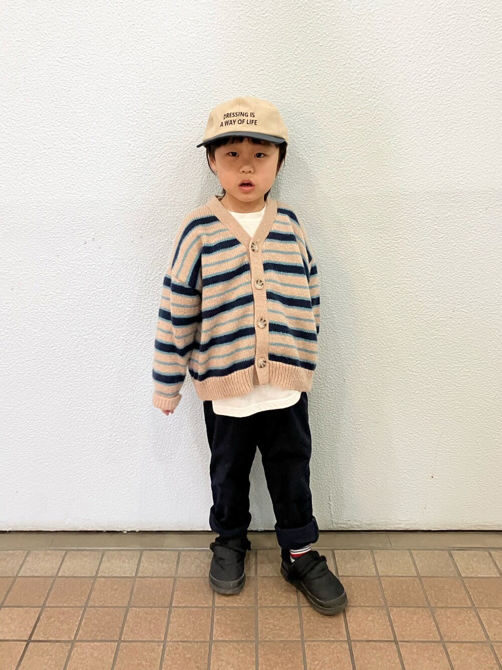 「休日スタイル、キャップ、カーディガン、ボーダー、ピンク、ピンク男子、ニット、5歳5ヶ月」｜「Birthdayの（54cm　tiny manon）（キャップ、ホワイト系）」を使った、haru☺︎さん（キッズ・110cm）の冬コーディネートの1枚目の写真