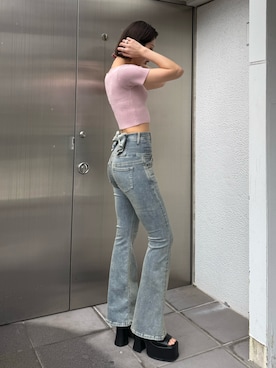 「EMODA（エモダ）のバックリボンフレアハイウエストパギンス（デニムパンツ、ブルー系）」を使った、大谷亜宥茄 (EMODA)さん（レディース・170cm）の春コーディネート