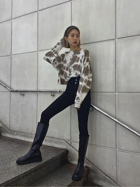 「EMODA（エモダ）のトラックソールロングブーツ（ブーツ）」を使った、大谷亜宥茄 (EMODA)さん（レディース・170cm）の秋コーディネート