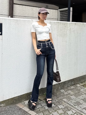 「EMODA（エモダ）のレースサイドオープンフレアパギンス（デニムパンツ、ブルー系）」を使った、大谷亜宥茄 (EMODA)さん（レディース・170cm）の夏コーディネート