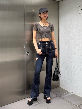 「EMODA（エモダ）のアートカットワークハイウエストフレアパギンス（デニムパンツ、ブルー系）」を使った、大谷亜宥茄 (EMODA)さん（レディース・170cm）の夏コーディネート