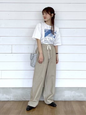 「アイテム（クラッチバッグ、シルバー系）」を使った、ひらりぃ❀さん（レディース・152cm）の春コーディネート