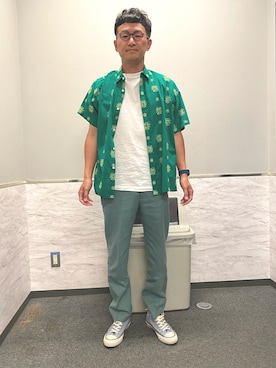 「JOINT WORKS（ジョイントワークス）のアイテム（トップス）」を使った、ロバート馬場裕之さん（メンズ・181cm）の秋コーディネート