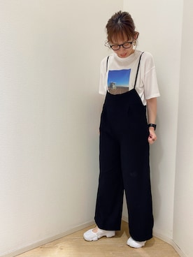 「earth music&ecology（アースミュージックアンドエコロジー）のアイテム（サロペット/オーバーオール、ブラック系）」を使った、emokiyoさん（レディース・162cm）の夏コーディネート