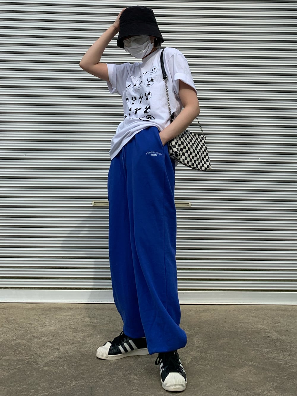 「おしゃれさんと繋がりたい、韓国ファッション、ootd、ストリート、夏コーデ、ラフコーデ、Tシャツ、スウェットパンツ、アディダススニーカー、バケハ、楽チンコーデ、パンツスタイル、リチャードソン、WHO’S WHO gallery、WEGO」｜「STYLENANDAのアイテム（帽子、ブラック系）」を使った、YUKIさん（レディース・159cm）の夏コーディネートの1枚目の写真