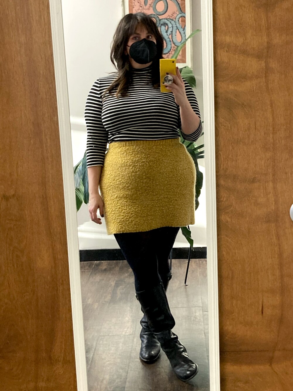 「stripes、knitwear、knee-high boots、mock neck、Tights、plussize、plussizefashion」｜「VINTAGEのアイテム（スカート、イエロー系）」を使った、sugarbonezさん（レディース・168cm）の冬コーディネートの1枚目の写真