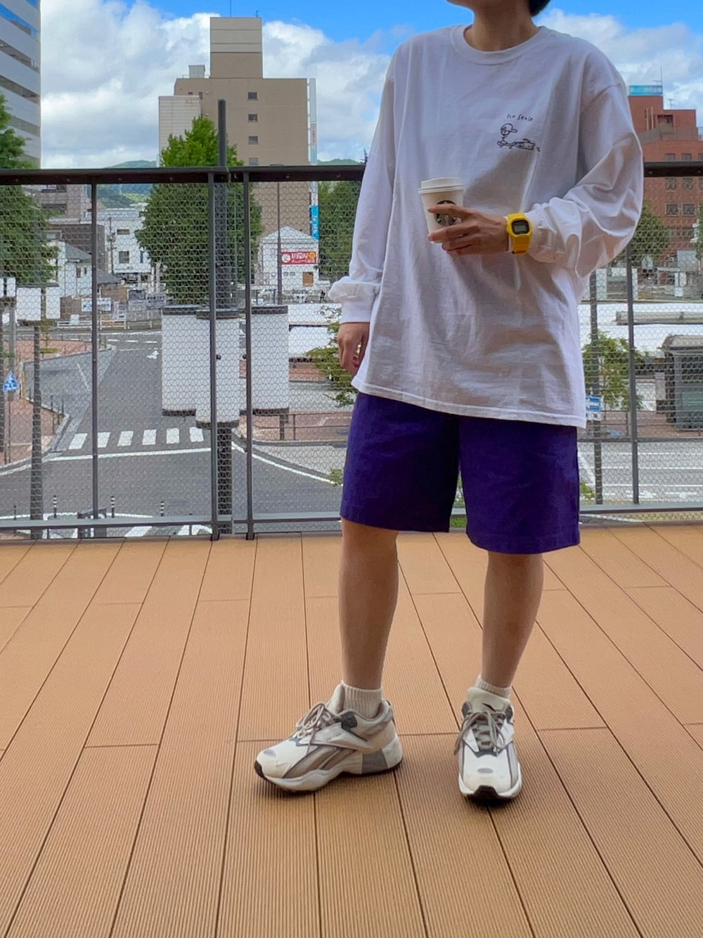 「ラフ、休日コーデ、今日のコーデ、夏コーデ、ハーフパンツ、パープル、ロンT、kaoyorinakami、ロンT×短パン」｜「kaoyorinakamiのアイテム（Tシャツ/カットソー、ホワイト系）」を使った、まっしゅさん（レディース・155cm）の夏コーディネートの1枚目の写真