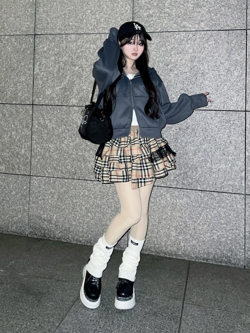 「Lovilyn(ラヴィリン)のエンジェルモチーフジップパーカー(パーカー)」を使った、poyoさん(レディース・161cm)の冬コーディネート