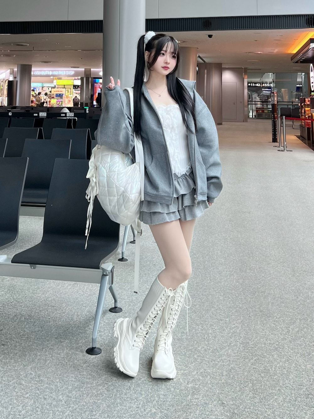 【専用】Lovilyn 厚底レースアップニットロングブーツ M 1728349441_1000.jpg