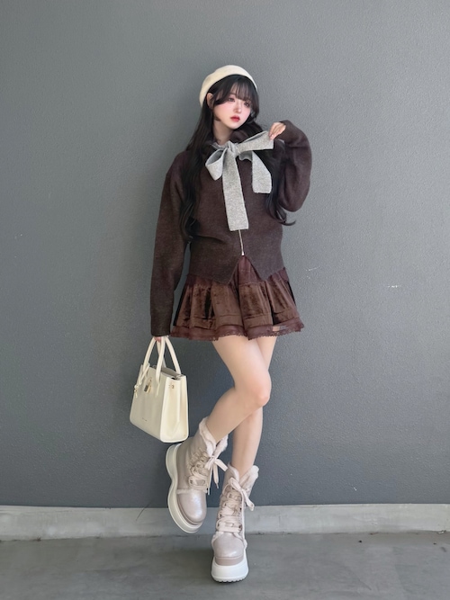 「Lovilyn（ラヴィリン）のチュールレースベロアスカート（スカート）」を使った、poyoさん（レディース・161cm）の秋コーディネート