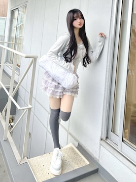 「Lovilyn（ラヴィリン）のローズモチーフニット（ニット/セーター、グレー系）」を使った、poyoさん（レディース・161cm）の春コーディネート