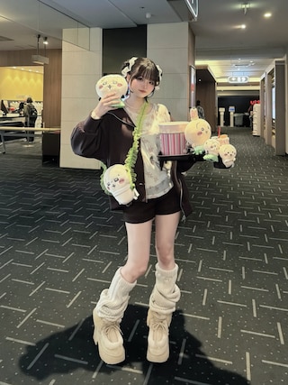 「SNIDEL(スナイデル)の【WEB限定カラーあり】エンブレムロゴボリュームパーカー(パーカー)」を使った、poyoさん(レディース・161cm)の秋コーディネート