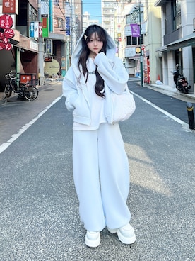 「byあしながおじさん（バイアシナガオジサン）のpoyo｜厚底スニーカー　PY003（スニーカー、ホワイト系）」を使った、poyoさん（レディース・161cm）の春コーディネート