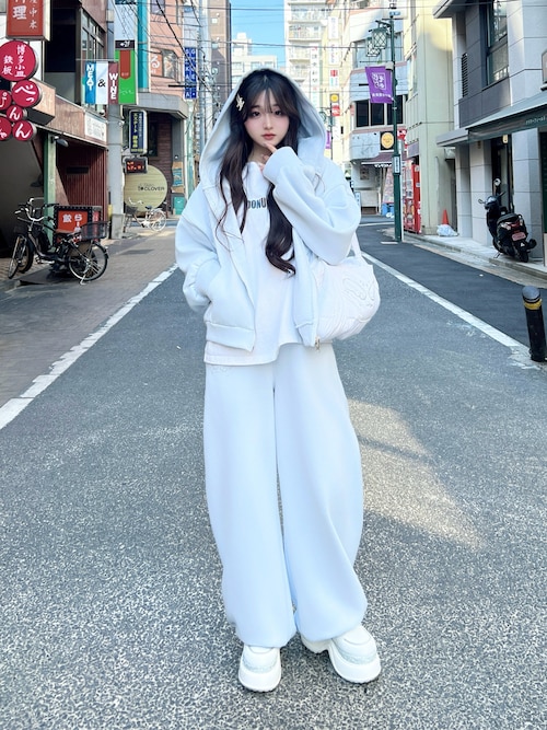 lovilyn ラヴィリン　エンジェルモチーフスウェットパンツ Lovilyn（ラヴィリン）の「エンジェルモチーフスウェットパンツ