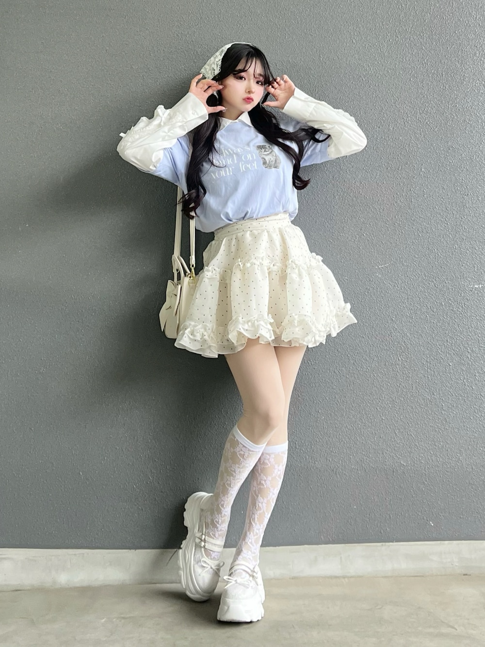 「春めき満開コーデ、春色、大人ガーリー、韓国コーデ、Tシャツ、UNIQLO、ユニクロコーデ、ユニクロ、プチプラ、プチプラコーデ、レイヤードスタイル」｜「Lovilynの厚底リボンレースストラップパンプス（その他シューズ、ホワイト系）」を使った、poyoさん（レディース・161cm）の春コーディネートの1枚目の写真