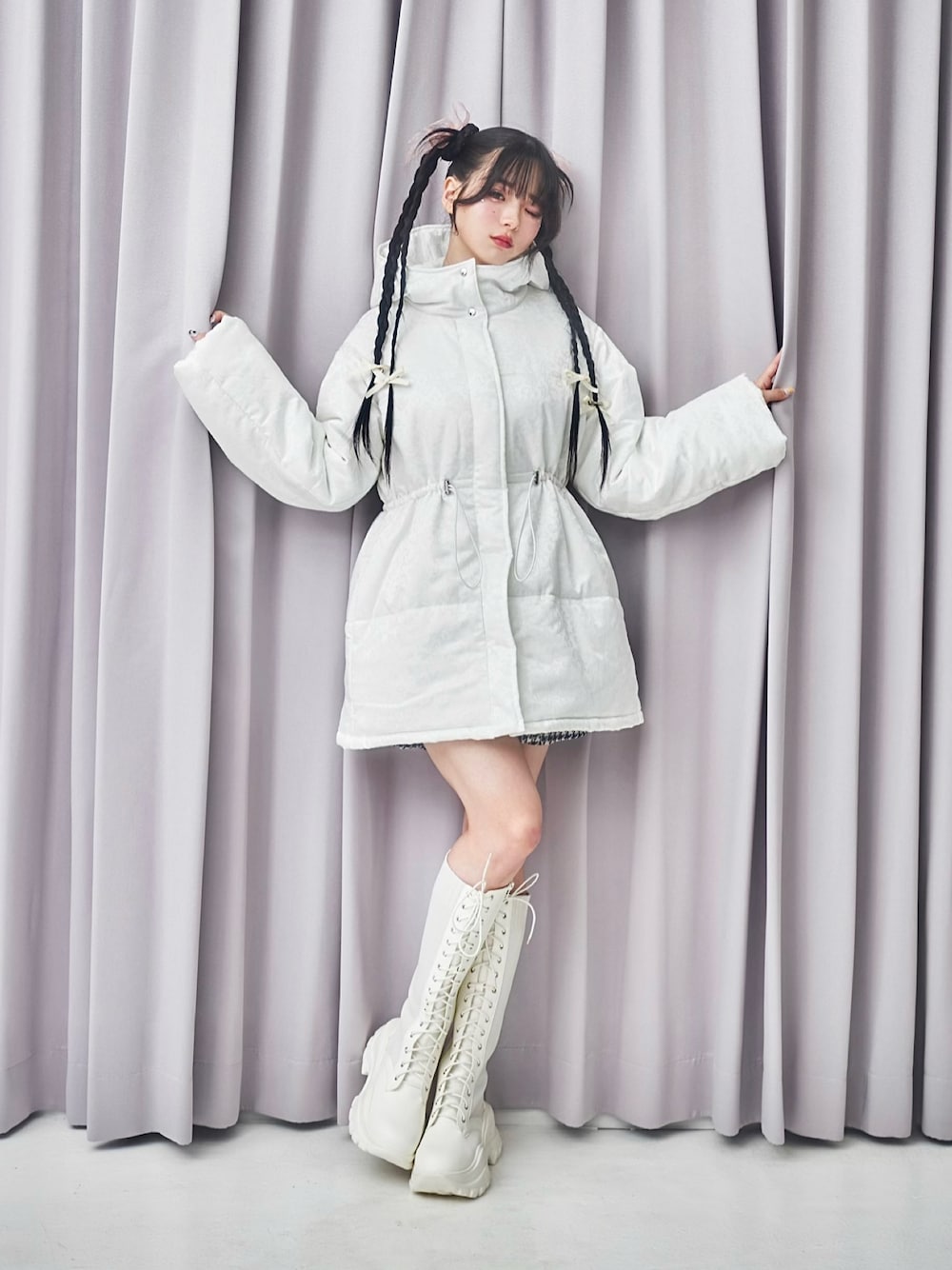 ジャガードミドル丈エコダウンジャケットを使った人気ファッション