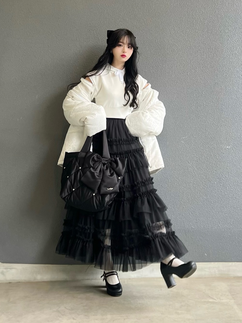 poyoさんの「2wayオープンショルダージップパーカー（Lovilyn）」を使ったコーディネートの1枚目の写真