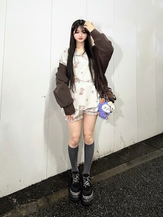 「Kastane(カスタネ)の【2026AWカタログ/セットアップ対応/花柄&無地】 フラワーワッフルヘンリートップス(Tシャツ/カットソー)」を使った、poyoさん(レディース・161cm)の秋コーディネート