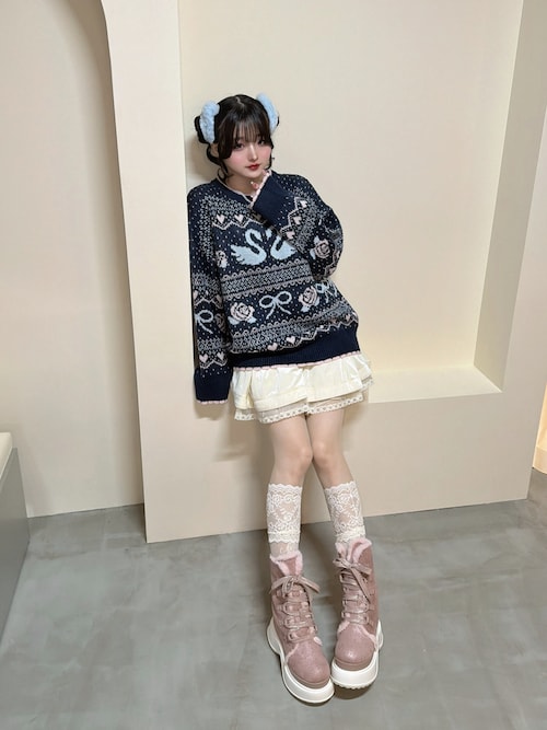 「Lovilyn(ラヴィリン)のチュールレースベロアスカート(スカート)」を使った、poyoさん(レディース・161cm)の秋コーディネート