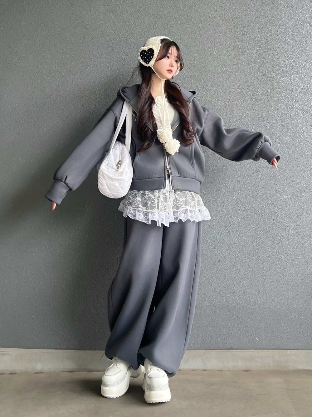 Lovilyn（ラヴィリン）の「エンジェルモチーフスウェットパンツ