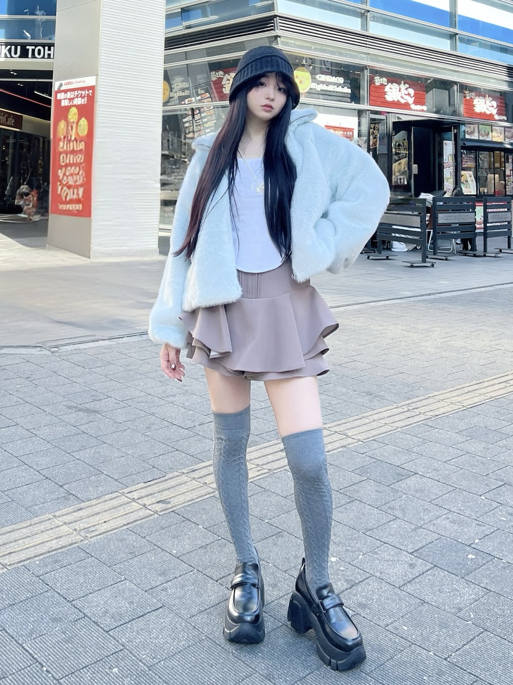 レイヤードフリルミニスカショーパンを使った人気ファッション