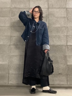 「モノトーンコーデ」｜「アイテム（スリッポン）」を使った、KINOさん（レディース・162cm）の春コーディネート