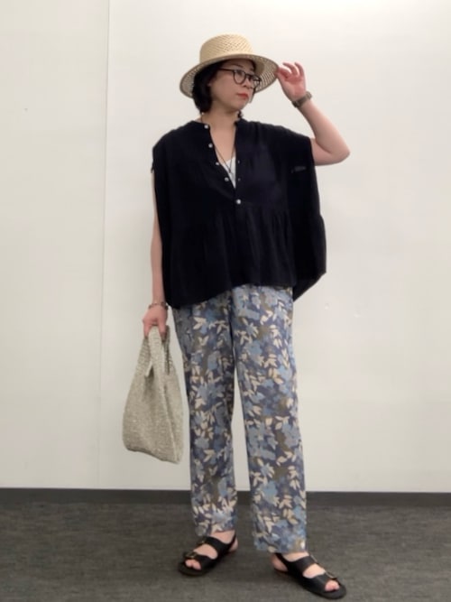 ボタニカルプリントパンツ
