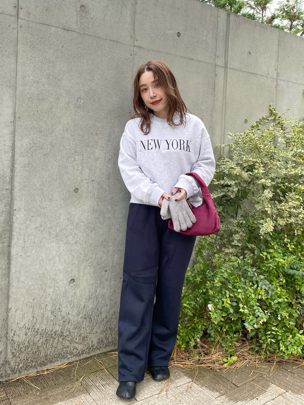 「服とコスメでなりたい自分に、カジュアル、大人カジュアル、低身長、シンプル、ラクチンコーデ、おしゃれさんと繋がりたい、スウェット、韓国ファッション、ロゴスウェット、冬コーデ、マイベストコーデ2022、いいね、save、フォローお願いします🤑、プチプラコーデ、休日スタイル」｜「H&Mのアイテム（スウェット、グレー系）」を使った、enappiさん（レディース・148cm）の冬コーディネートの1枚目の写真