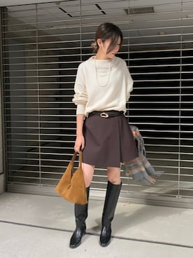 「アイテム（ストール/ショール）」を使った、ERIKA (BABYLONE)さん（レディース・166cm・30代）の秋コーディネート