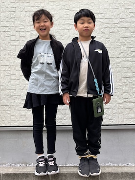 「アイテム（スニーカー）」を使った、あかねくん&たっくんさん（キッズ・131cm）の秋コーディネート