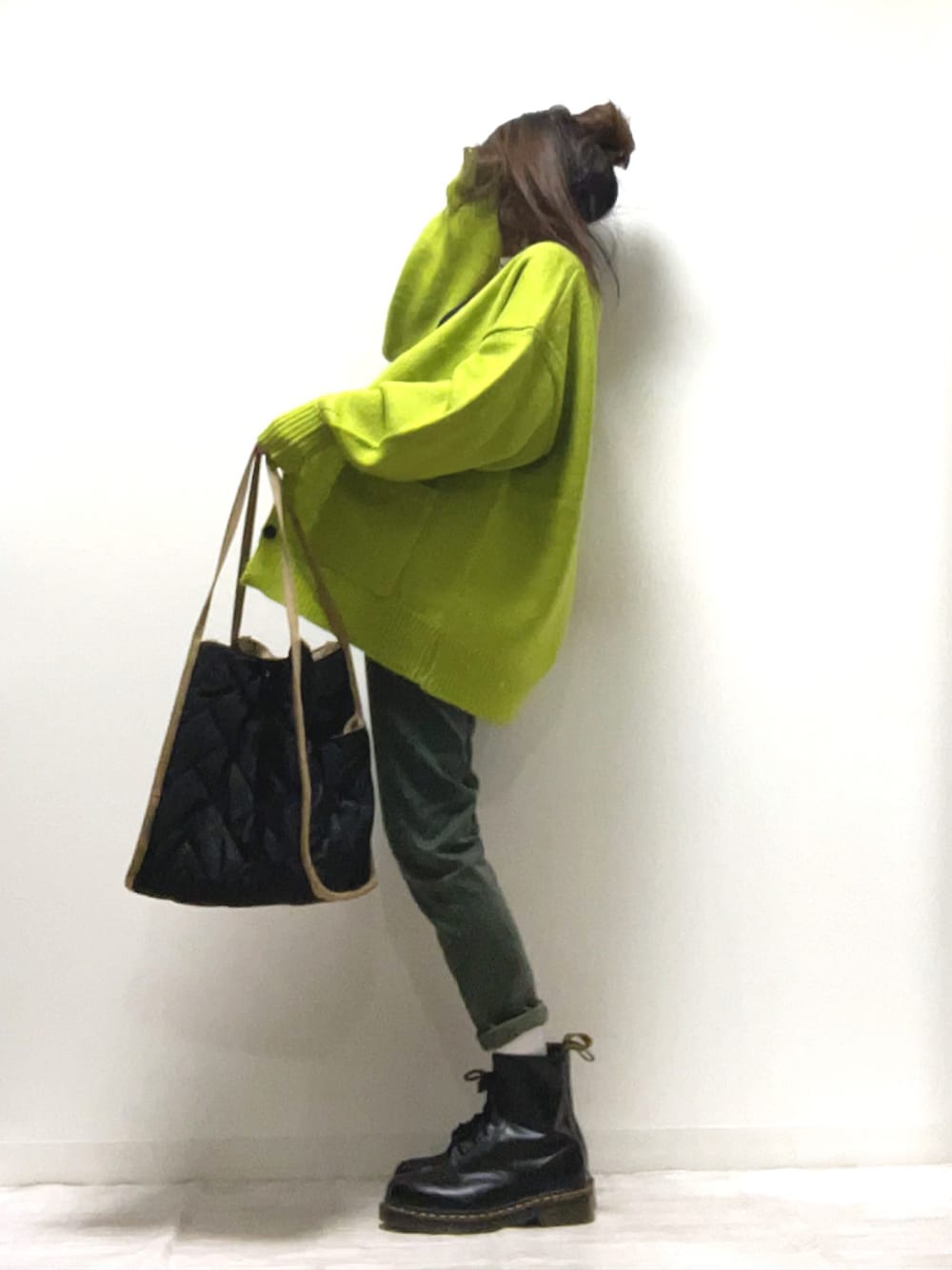 「apretro、Crisp、Dr.Martens、GU、カーディガン、モヘアカーディガン、ゆるコーデ、グリーン、プチプラ、PR、秋冬コーデ、トートバッグ、キルティング、大人カジュアル、オーバーサイズ」｜「ap retroの2022/AW 起毛モヘアタッチルーズオーバーカーディガン（カーディガン/ボレロ、グリーン系）」を使った、norimamiさん（レディース・160cm）の秋コーディネートの1枚目の写真