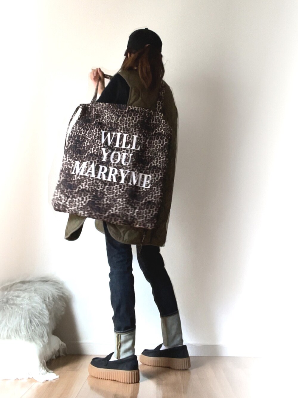 「marryme、clarks、クラークス、ローファー、Tシャツ、ロゴT、古着MIX、休日スタイル、PR、デニムパンツ、秋コーデ、キルティング、ビッグシルエット、アニマル柄、babylike」｜「MARRY MEの@marryme_officialから発売中🛒big shop bag🐆（トートバッグ、ブラウン系）」を使った、norimamiさん（レディース・160cm）の秋コーディネートの1枚目の写真