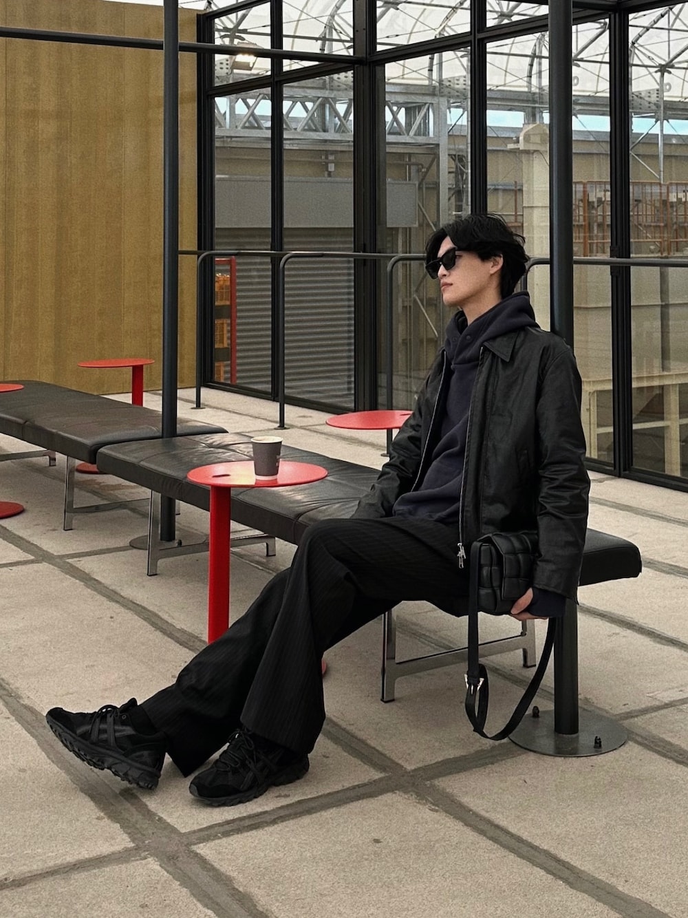 nisc_yuhei｜BOTTEGA VENETAのショルダーバッグを使ったコーディネート