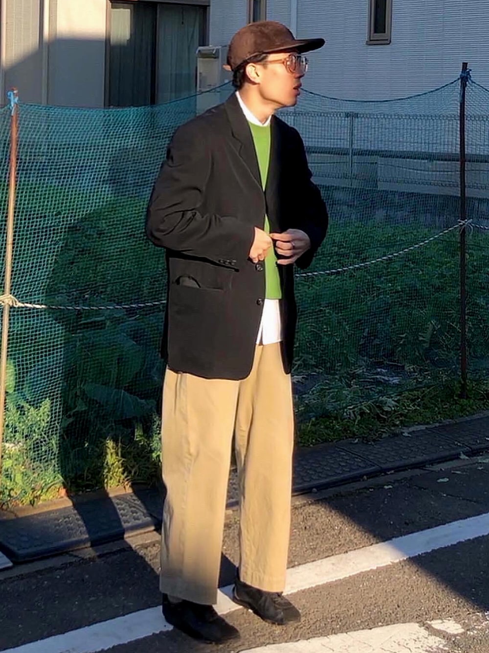 「春コーデ、古着MIX、シティーボーイ」｜「UNIVERSAL PRODUCTSのアイテム（チノパンツ、ベージュ系）」を使った、ナイスさん（メンズ・169cm）の春コーディネートの1枚目の写真