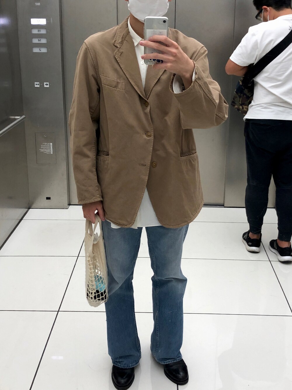 「ジャケット、デニムパンツ、COMOLI、levi’s、新星WEARISTAにエントリー」｜「COMOLIのアイテム（テーラードジャケット、ベージュ系）」を使った、ナイスさん（メンズ・169cm）の冬コーディネートの1枚目の写真