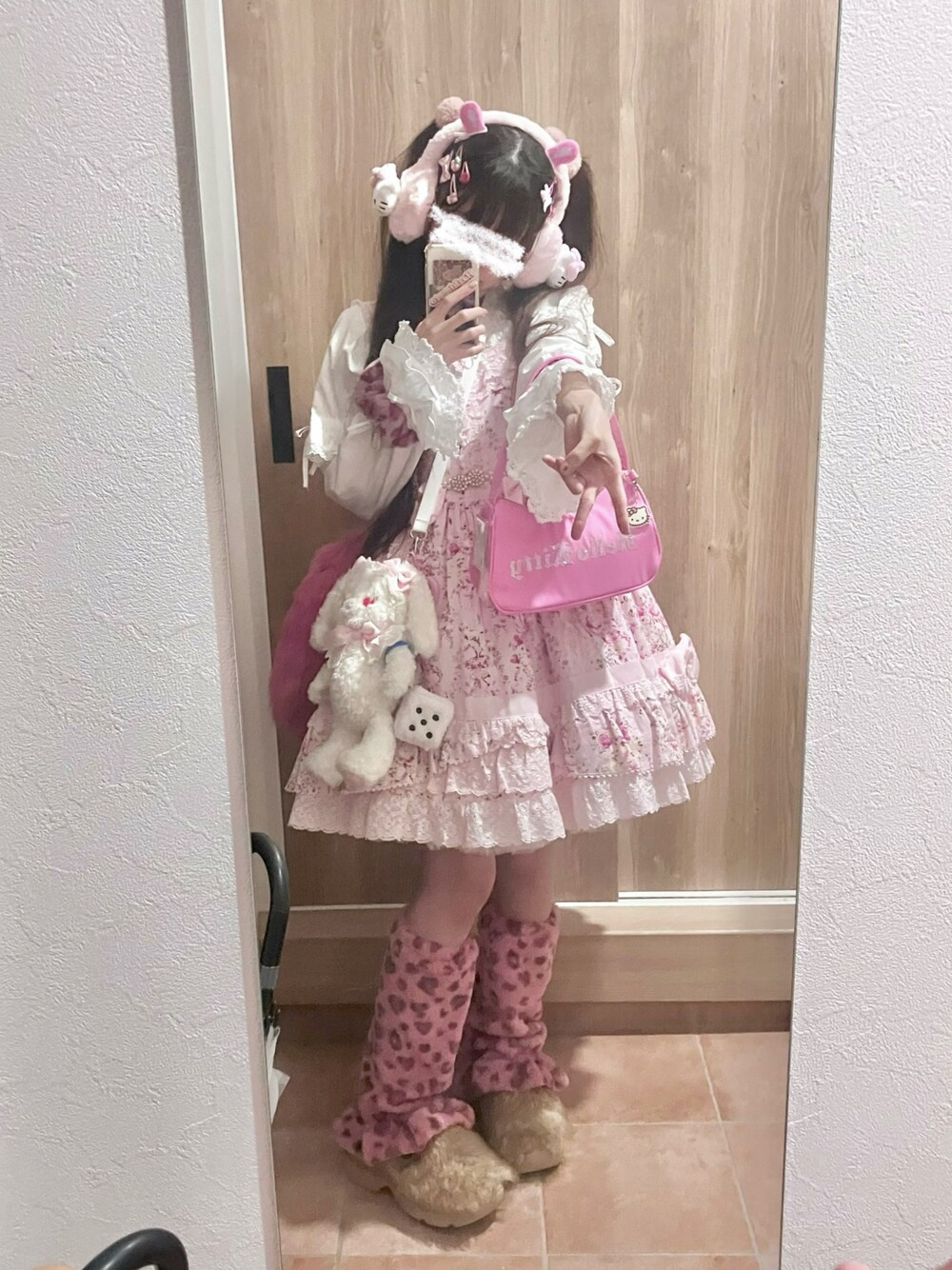 「ロリータ、甘ロリ、ひょう柄、ピンク」｜「BABY,THE STARS SHINE BRIGHTのアイテム（ジャンパースカート、ピンク系）」を使った、ララさん（レディース・157cm）の秋コーディネートの1枚目の写真